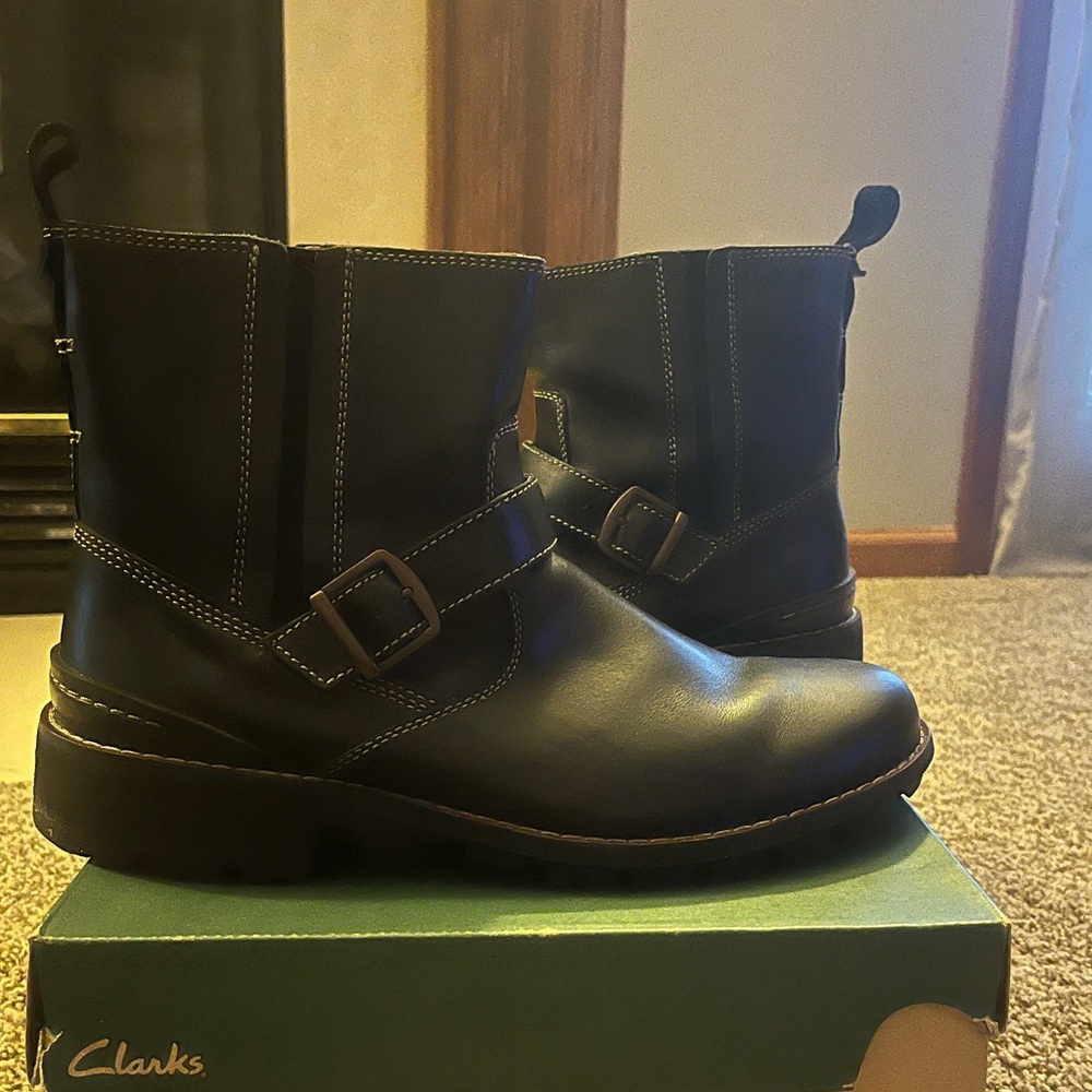Men’s size 11 Black Clarks Boots